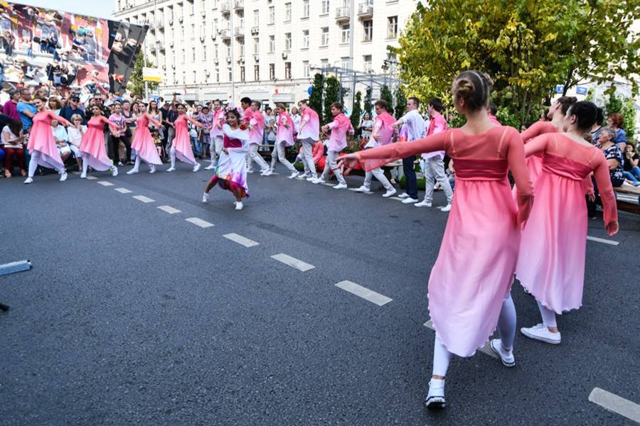 Более 2 тысяч человек попробует побить рекорд на уроке по танцам в День города