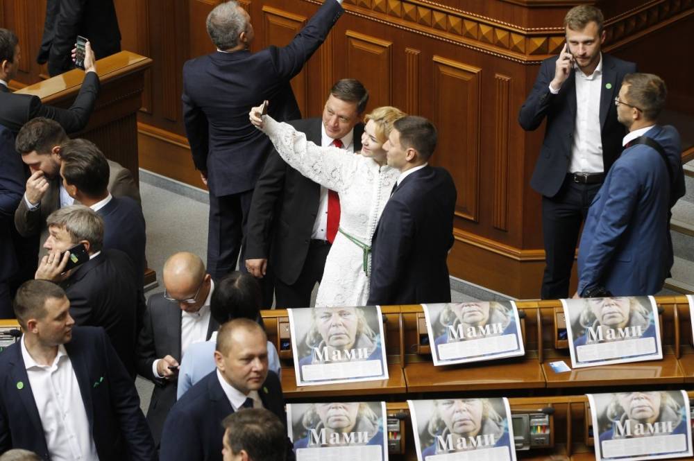 Политолог объяснил, чем для украинских депутатов обернется отмена неприкосновенности
