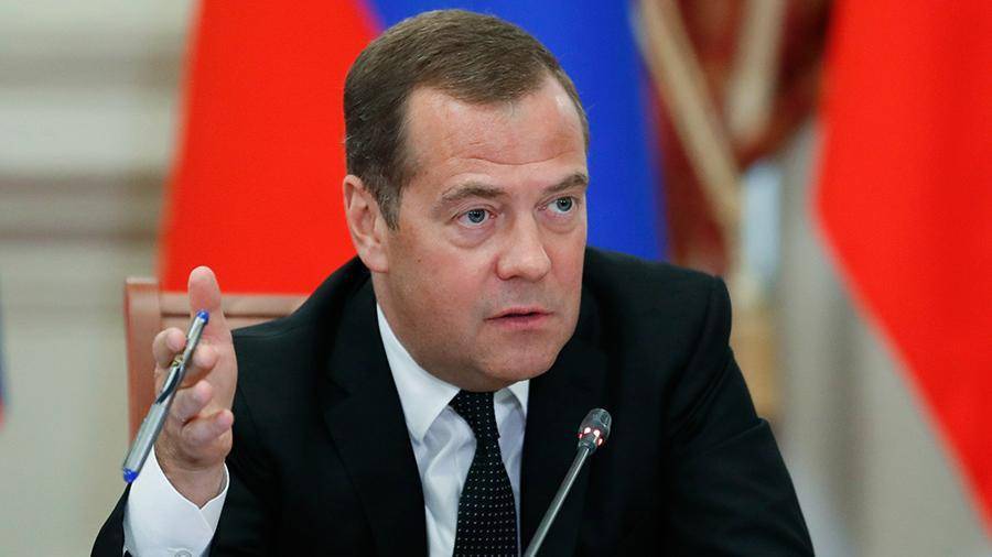 Медведев призвал глав регионов осваивать средства на оздоровление Волги