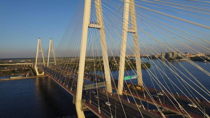 В Петербурге скорректировали ремонты Большого Обуховского моста и путепровода "Нева"