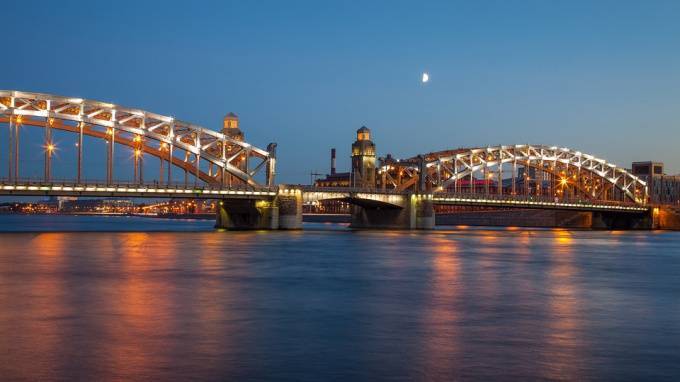 В эти выходные в Петербурге изменится график разводки мостов