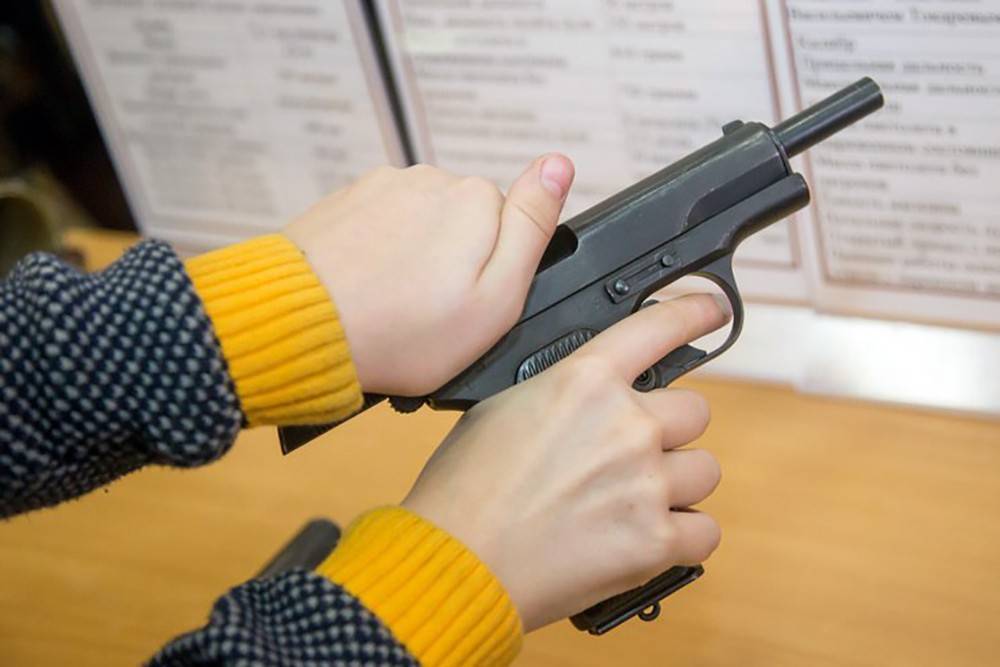 Российских школьников научат стрелять