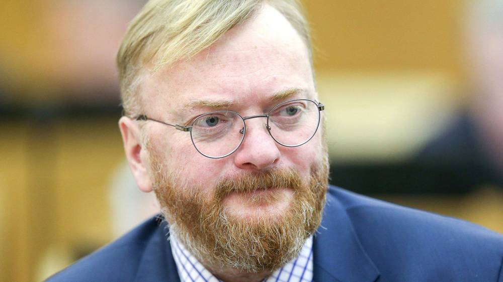 Милонов заявил о недопустимости оскорбления госсимволов РФ
