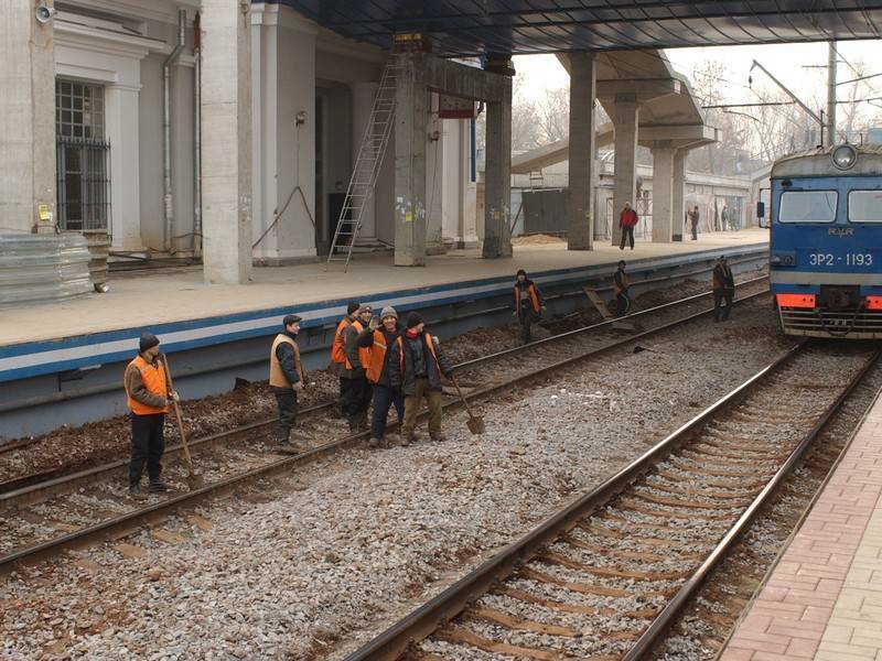 Работника РЖД подозревают в выращивании конопли на железнодорожной станции