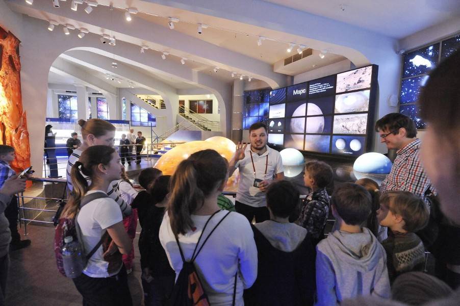 В Московском планетарии проведут для школьников экскурсии в День знаний