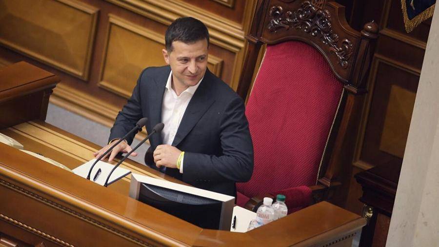 Зеленский захотел дать украинцам право вносить законопроекты