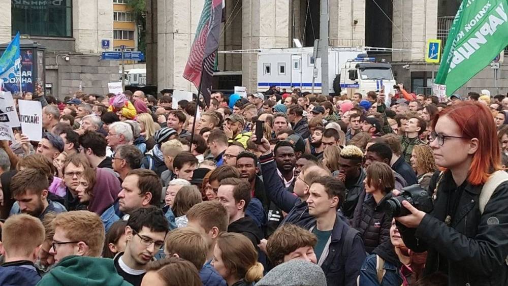 Депутат Сейма Латвии назвал уличные акции в Москве частью плана по ослаблению России