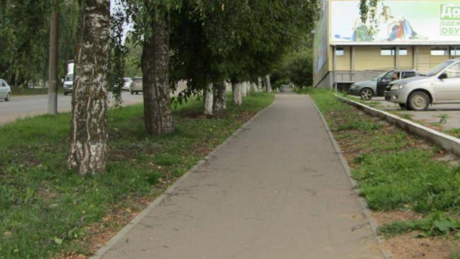 В Кирове возбудили дело из-за оставления двухлетнего ребенка на тротуаре