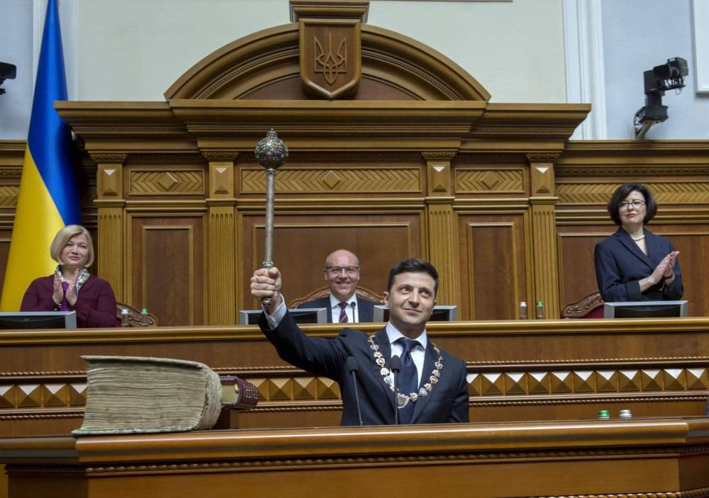 Верховная Рада на первом же заседании наплевала на избирателей Зеленского