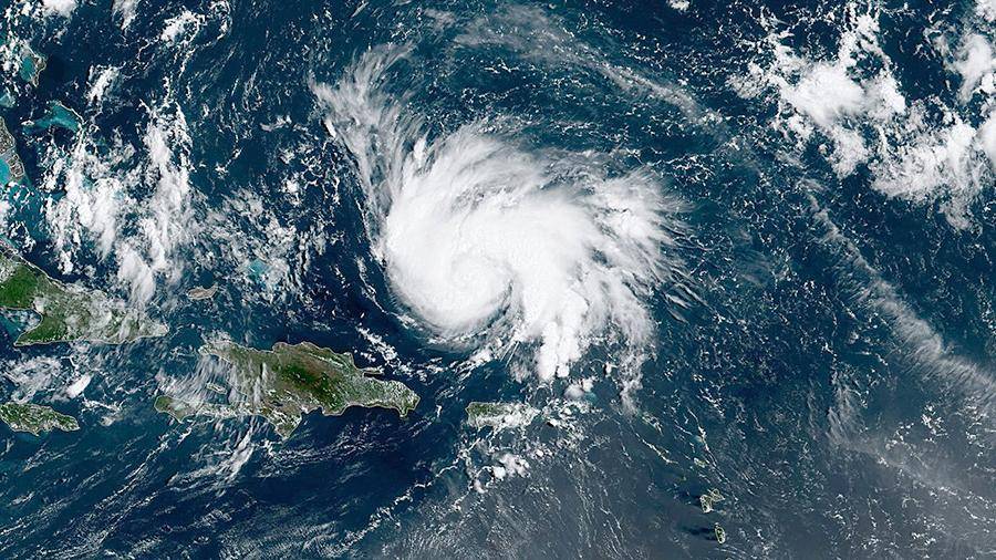 Надвигающийся на США ураган усилился до третьей степени