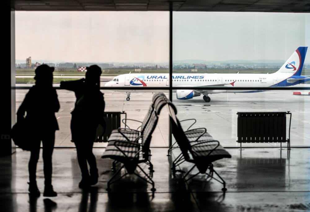 СК начал проверку из-за экстренной посадки самолета в Екатеринбурге.