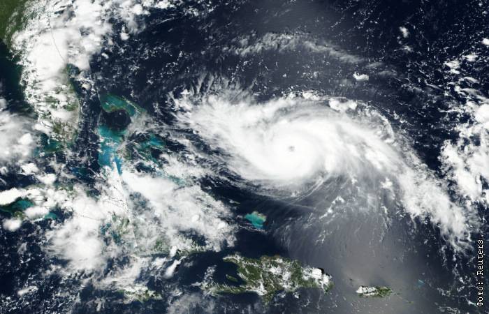 Надвигающийся на США ураган "Дориан" усилился до четвертой категории