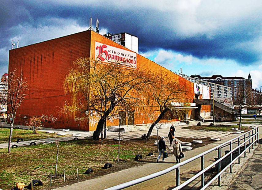 Столичный кинотеатр "Братислава" отремонтируют за 100 млн грн
