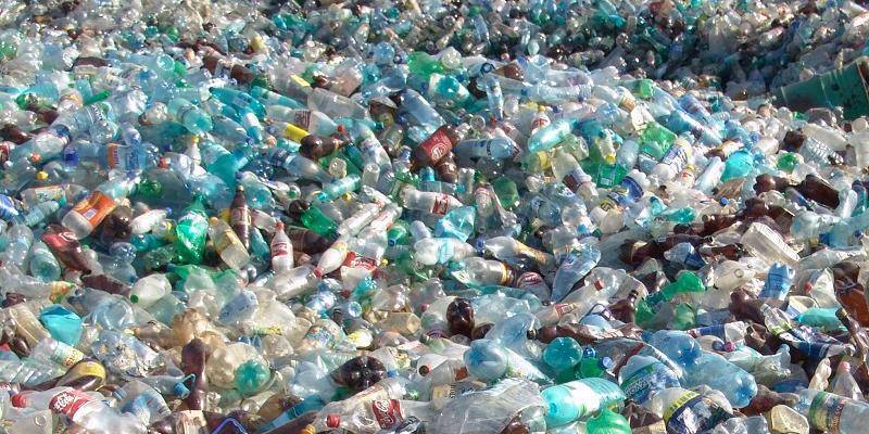 Россия стала ввозить на треть больше пластикового мусора