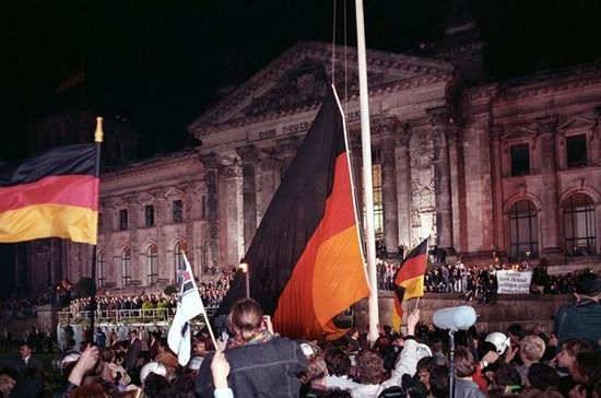 Германия объединилась 29 лет назад