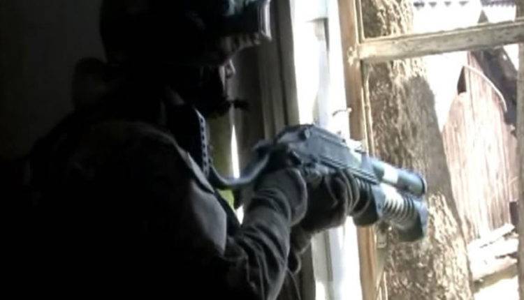 Снайпер стреляет по окнам жилых домов в Подмосковье