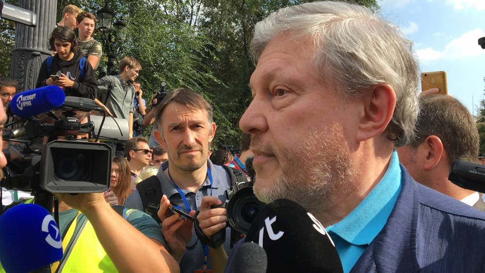 Явлинский назвал глупой идею Навального поддерживать кандидатов КПРФ и ЛДПР