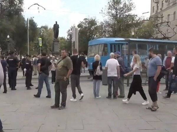В&nbsp;Москве началось несанкционированное шествие против политических репрессий
