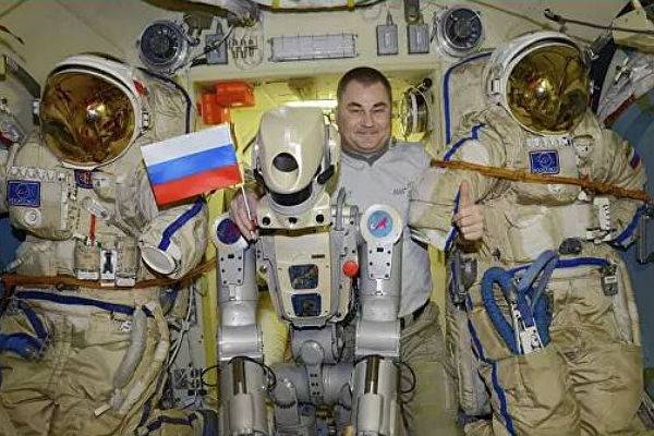 Робот «Федор» пожаловался на «угрозы» космонавта на МКС