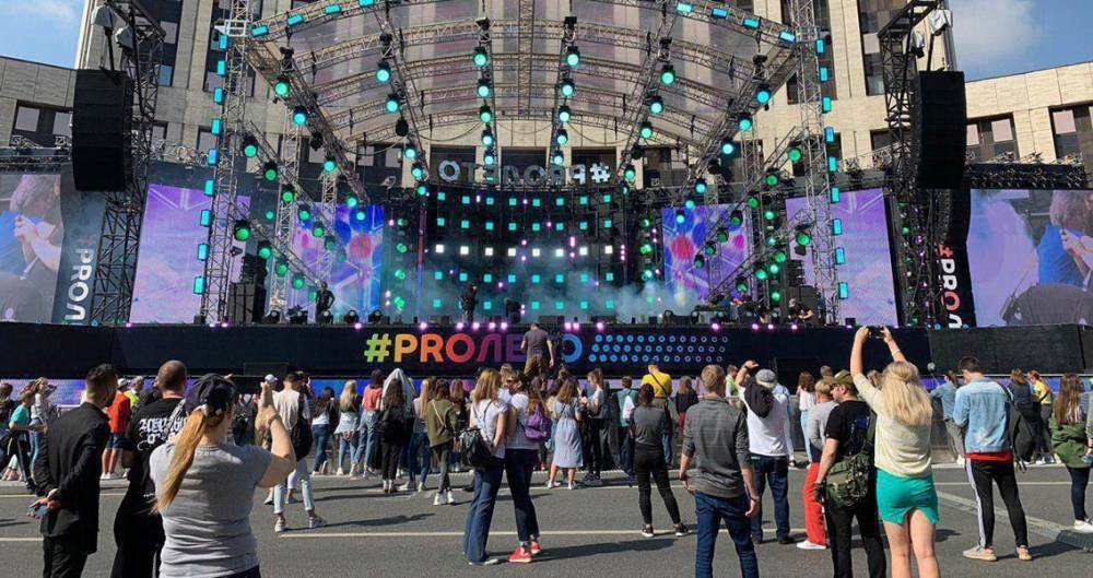 Концерт фестиваля "PRO лето" на проспекте Сахарова посетили 20 тысяч человек