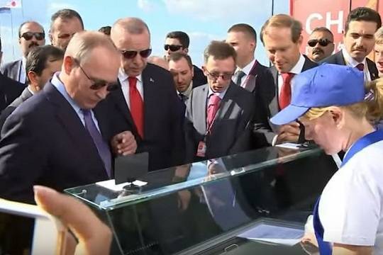Продавщица объяснила, почему что Путин два раза купил у нее мороженое