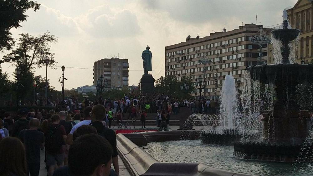 Незаконная акция «оппозиции» в центре Москвы заставила участников заскучать