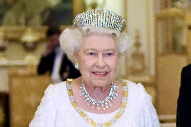 Борис Джонсон сообразил с королевой на двоих: брексит будет оформлен без участия парламента
