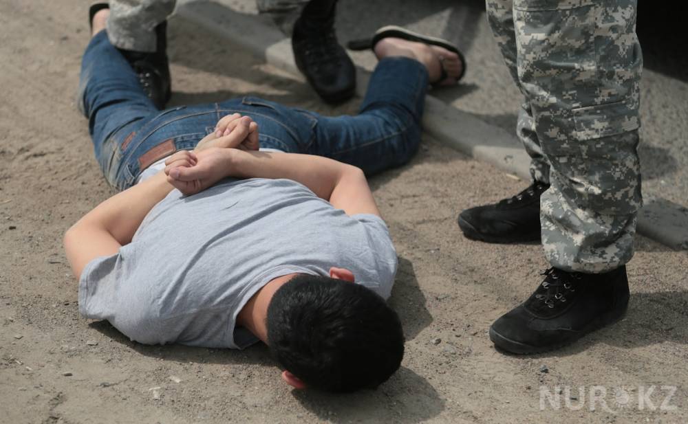Мужчину с тысячей доз героина задержали во время спецоперации в Нур-Султане