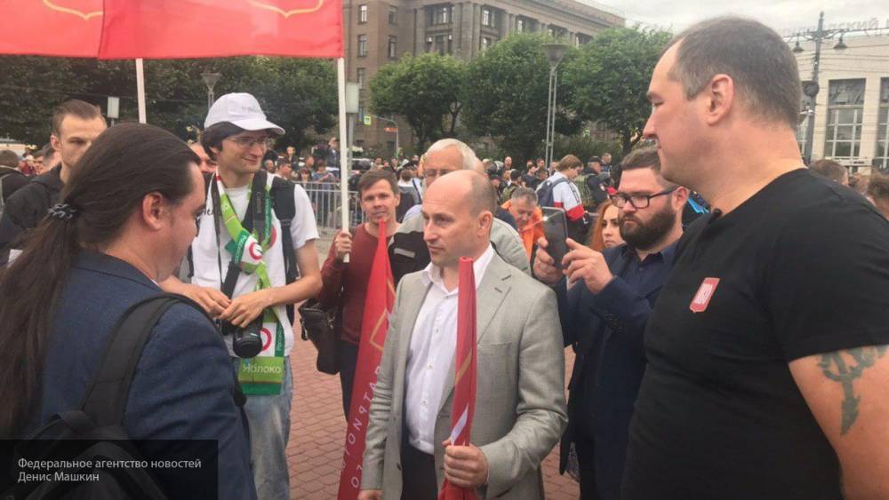 Либералы побоялись дать патриоту Старикову слово на митинге в Петербурге