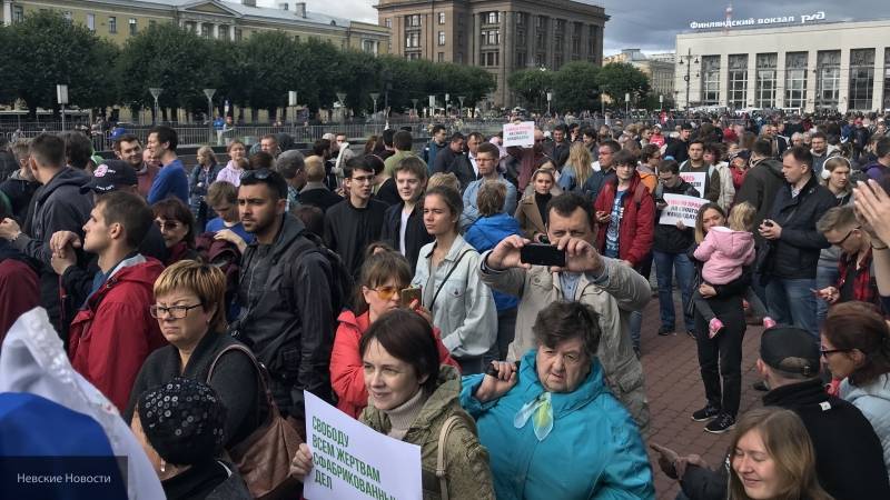 Санкционированный митинг "в поддержку свободных выборов" не вызвал интереса у петербуржцев