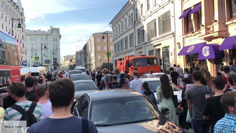 Макаренко назвал организаторов митинга балаболами, неспособными отвечать за жизнь города