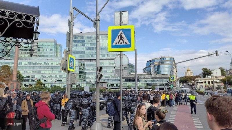 Член ОП рассказал о глупых выходках провокаторов во время незаконной акции в Москве