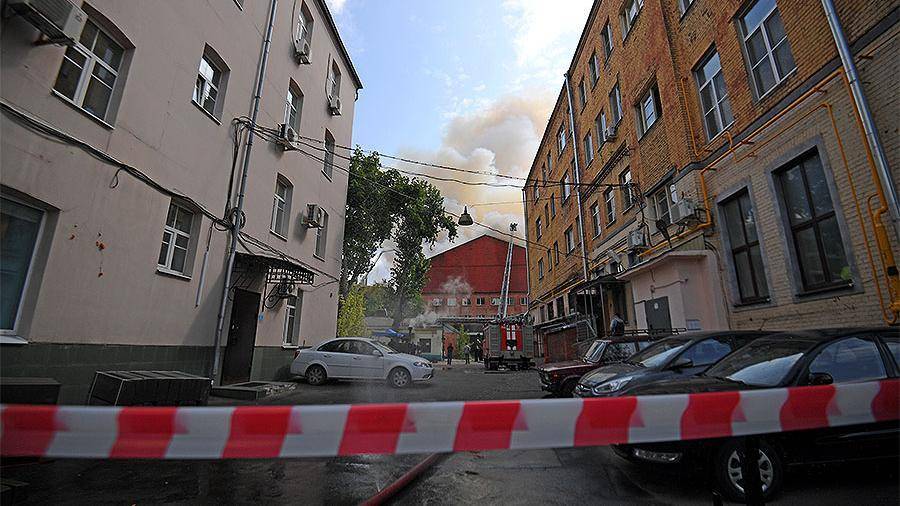 Поджог стал основной версией крупного пожара в центре Москвы