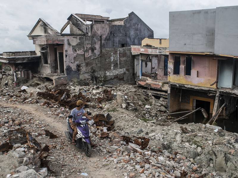 Пять человек погибли в результате землетрясения в Индонезии