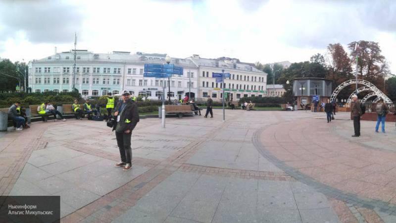 Полиция призвала участников незаконной акции в Москве разойтись, провокаторов задерживают