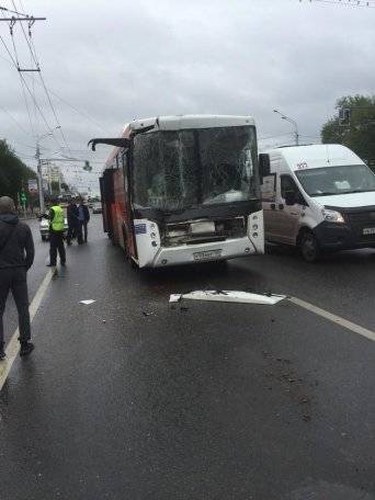 В Уфе в аварии с автобусом пострадали два пассажира