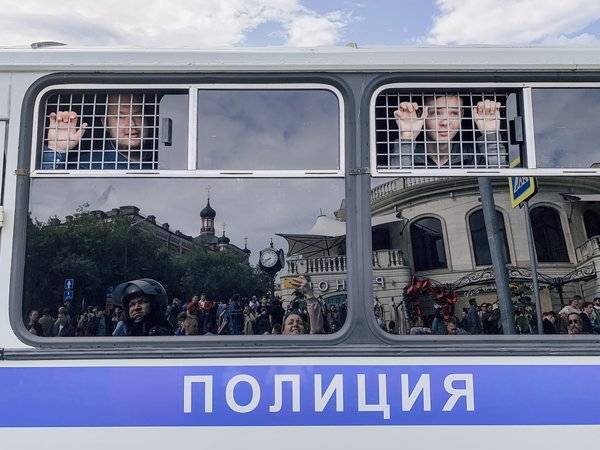 На акции в Москве задержали почти 200 человек