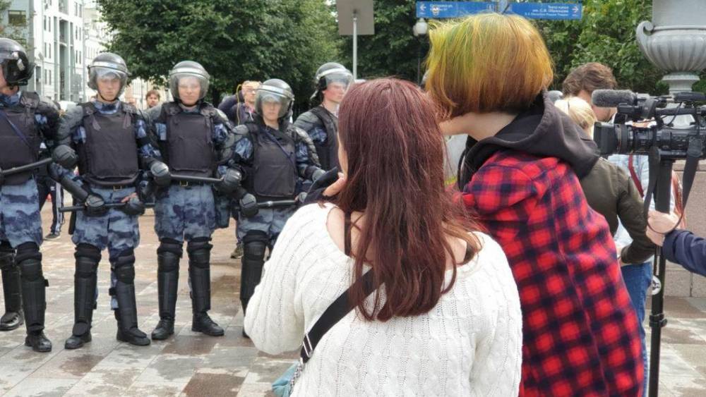 "Это наше личное дело". Активисты в Москве не могут объяснить, зачем вышли на митинг - видео