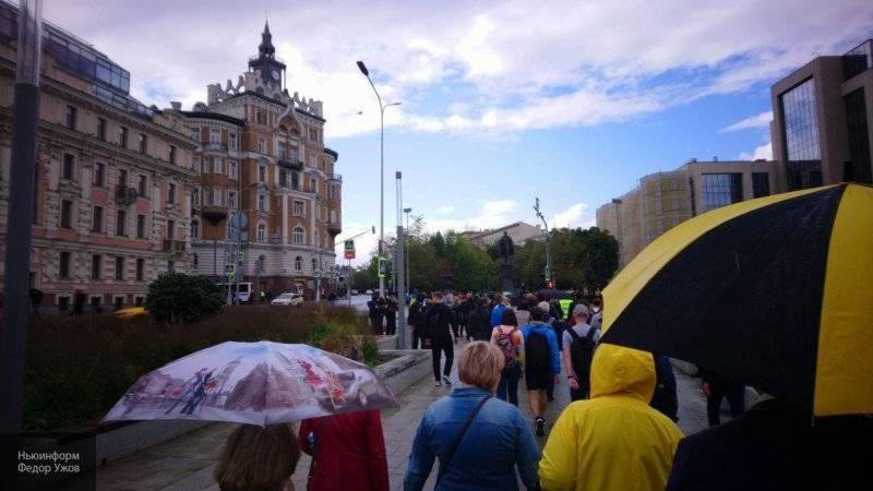 Малый бизнес Москвы страдает от действий провокаторов на незаконных митингах