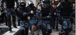 Почти тысячу человек задержали в Москве на четвертой подряд акции протеста