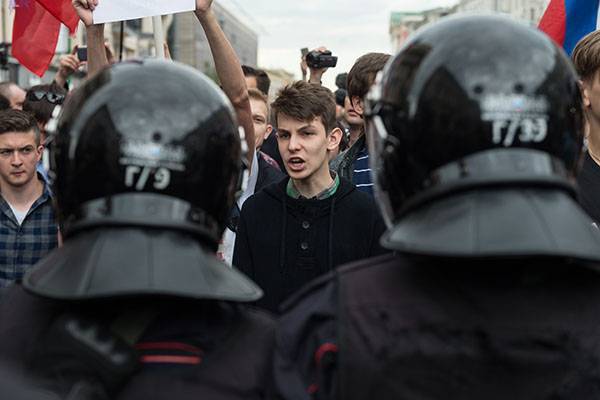 В центре Москвы начались задержания участников несанкционированной акции
