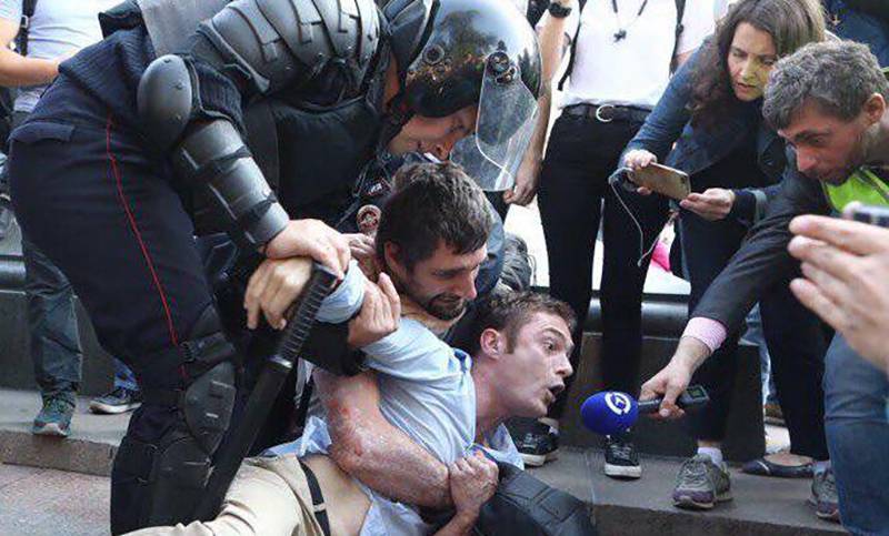 Более 600 задержанных  на несанкционированном  митинге в Москве