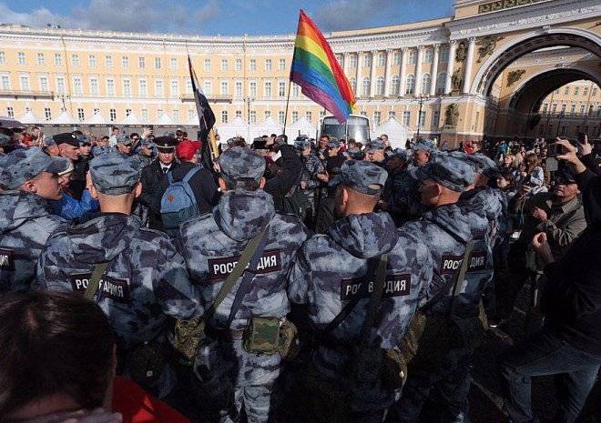 В Санкт-Петербурге задержали 15 ЛГБТ-активистов