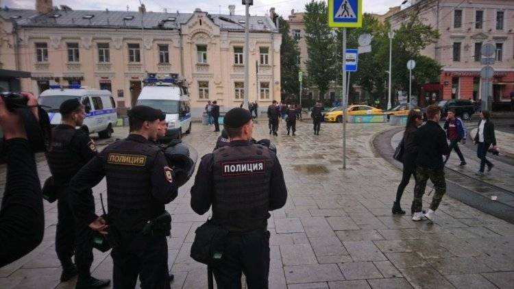 Вооруженных участников несанкционированной акции задержали в Москве