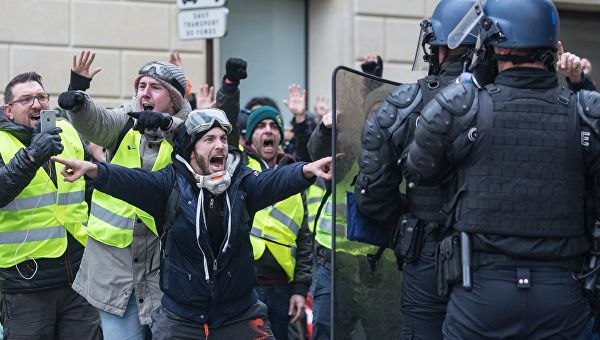 Полиция применила слезоточивый газ на акции во Франции