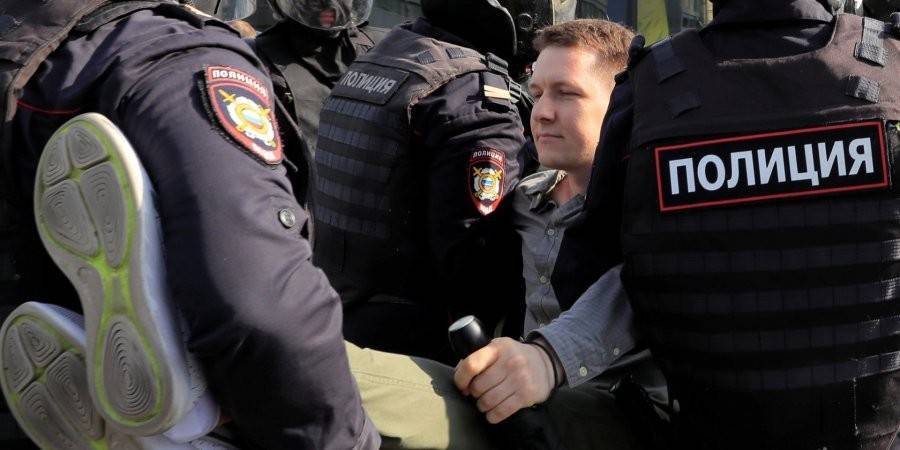 Количество задержанных на митинге в Москве возросло до почти 830