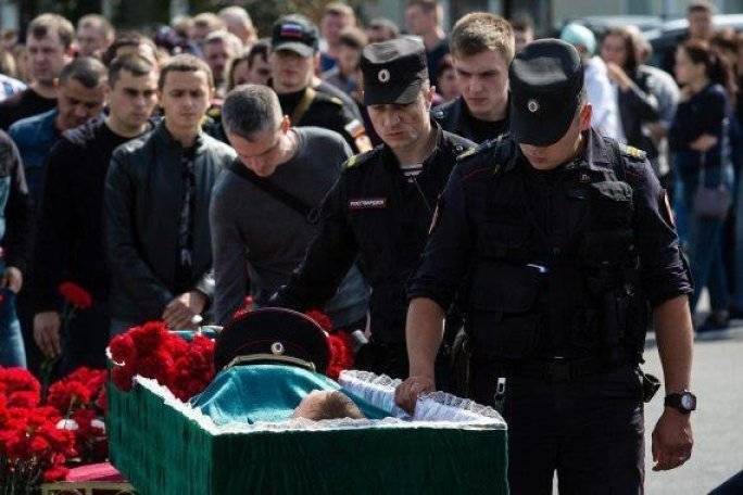 «Помог ценой жизни»: в Сургуте простились с убитым из Башкирии 24-летним полицейским (ВИДЕО)