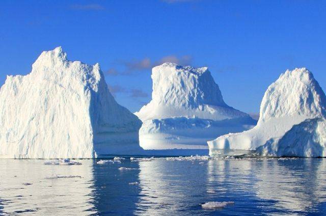 Ученые: из-за аномальной жары в Гренландии появились огромные озера