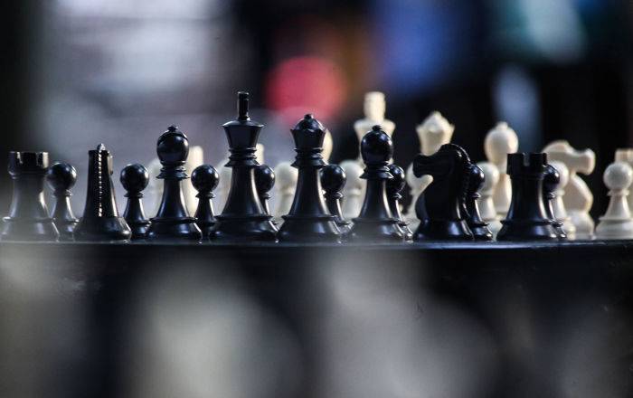Шахматы по новым правилам, или Как "король" стал пережитком в армянском обществе