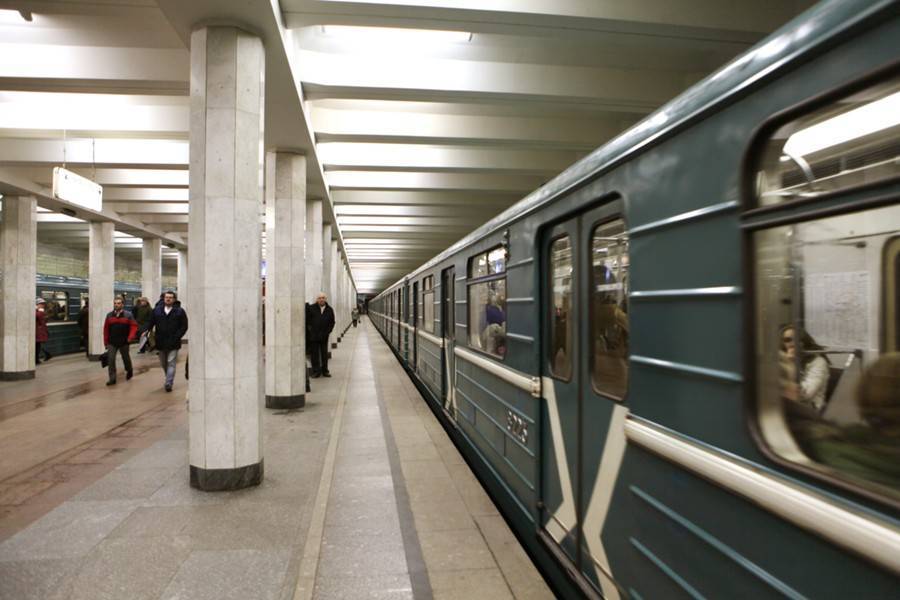 Пассажиров предупредили о возможных ограничениях у метро "Коломенская"